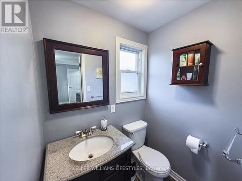 312 Oak Avenue, Strathroy-Caradoc (Sw), ON - Indoor Photo Showing Bathroom