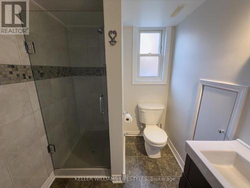 312 Oak Avenue, Strathroy-Caradoc (Sw), ON - Indoor Photo Showing Bathroom