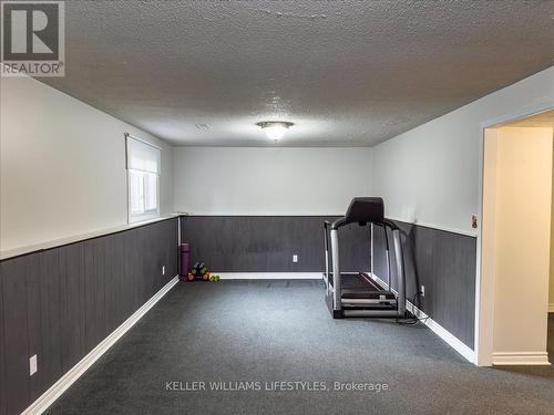 312 Oak Avenue, Strathroy-Caradoc (Sw), ON - Indoor Photo Showing Other Room