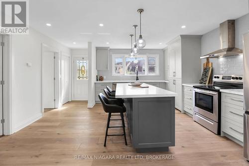 557 Walden Boulevard, Fort Erie (333 - Lakeshore), ON - Indoor Photo Showing Kitchen With Upgraded Kitchen