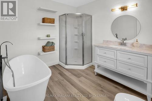 557 Walden Boulevard, Fort Erie (333 - Lakeshore), ON - Indoor Photo Showing Bathroom