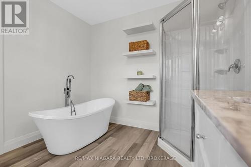 557 Walden Boulevard, Fort Erie (333 - Lakeshore), ON - Indoor Photo Showing Bathroom