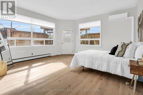 557 Walden Boulevard, Fort Erie (333 - Lakeshore), ON - Indoor Photo Showing Bedroom