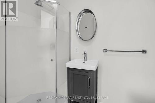 557 Walden Boulevard, Fort Erie (333 - Lakeshore), ON -  Photo Showing Bathroom