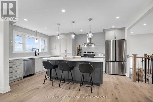 557 Walden Boulevard, Fort Erie (333 - Lakeshore), ON - Indoor Photo Showing Kitchen With Stainless Steel Kitchen With Upgraded Kitchen