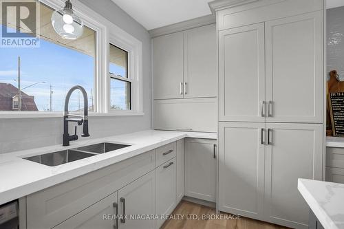 557 Walden Boulevard, Fort Erie (333 - Lakeshore), ON - Indoor Photo Showing Kitchen With Double Sink