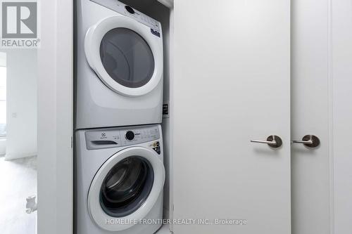 417 - 8 Olympic Garden Drive, Toronto, ON - Indoor Photo Showing Laundry Room