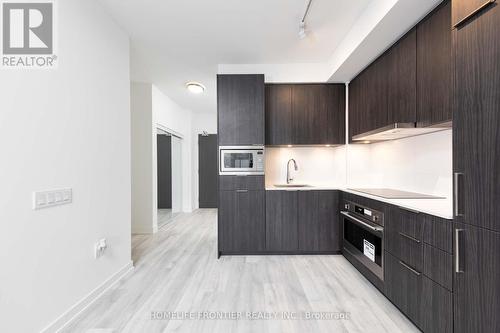 417 - 8 Olympic Garden Drive, Toronto, ON - Indoor Photo Showing Kitchen