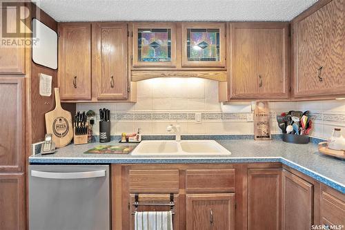 955 Coppermine Crescent, Saskatoon, SK - Indoor Photo Showing Kitchen With Double Sink