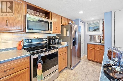 955 Coppermine Crescent, Saskatoon, SK - Indoor Photo Showing Kitchen