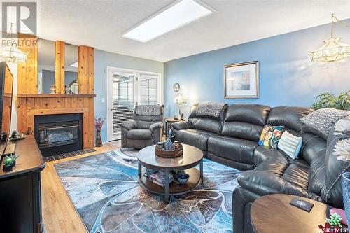 955 Coppermine Crescent, Saskatoon, SK - Indoor Photo Showing Living Room With Fireplace