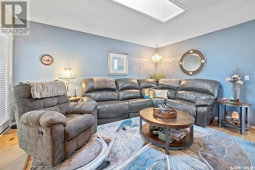 955 Coppermine Crescent, Saskatoon, SK - Indoor Photo Showing Living Room