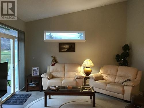 650 Harrington Road Unit# 4, Kamloops, BC - Indoor Photo Showing Living Room