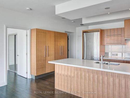 4001-80 John St, Toronto, ON - Indoor Photo Showing Kitchen With Double Sink