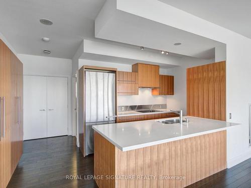 4001-80 John St, Toronto, ON - Indoor Photo Showing Kitchen With Double Sink