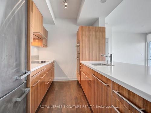 4001-80 John St, Toronto, ON - Indoor Photo Showing Kitchen With Double Sink