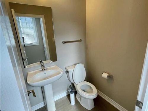 76 Esplanade Lane, Grimsby, ON - Indoor Photo Showing Bathroom