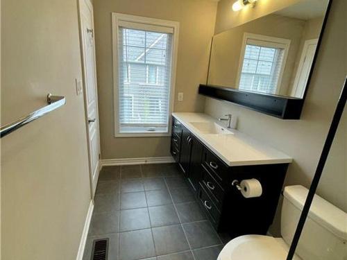 76 Esplanade Lane, Grimsby, ON - Indoor Photo Showing Bathroom