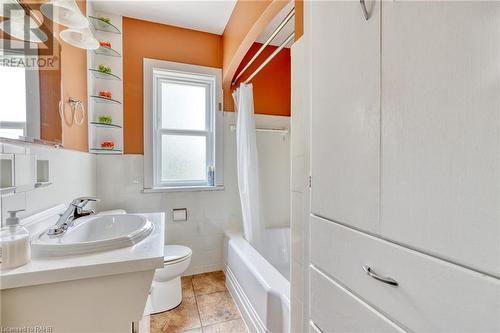 72 Mountain Park Avenue, Hamilton, ON - Indoor Photo Showing Bathroom