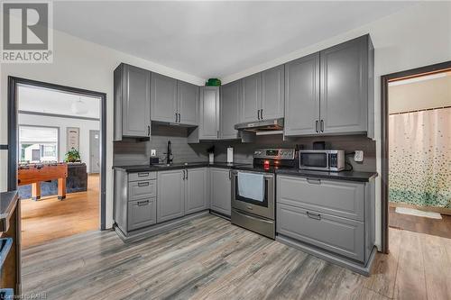 17 Elliott Avenue, Brantford, ON - Indoor Photo Showing Kitchen