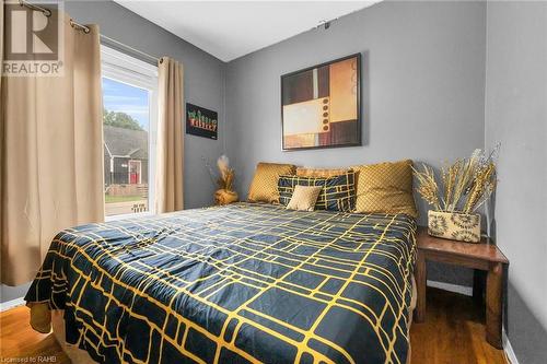 17 Elliott Avenue, Brantford, ON - Indoor Photo Showing Bedroom