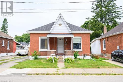 17 Elliott Avenue, Brantford, ON - Outdoor