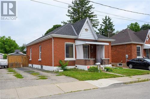 17 Elliott Avenue, Brantford, ON - Outdoor