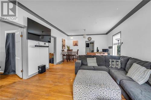 17 Elliott Avenue, Brantford, ON - Indoor Photo Showing Living Room