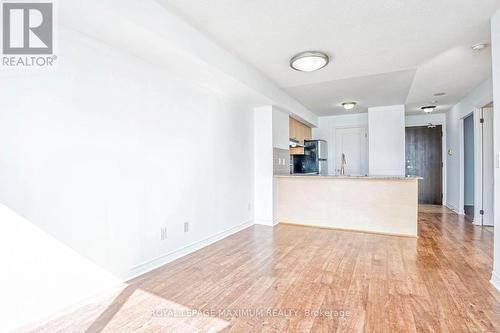 1203 - 15 North Park Road, Vaughan, ON - Indoor Photo Showing Kitchen