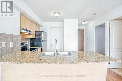 1203 - 15 North Park Road, Vaughan, ON - Indoor Photo Showing Kitchen With Double Sink With Upgraded Kitchen