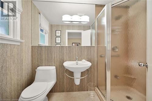 349 Shoreview Road, Burlington, ON - Indoor Photo Showing Bathroom