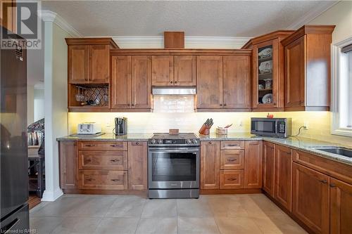 688 Trinity Church Road, Hamilton, ON - Indoor Photo Showing Kitchen