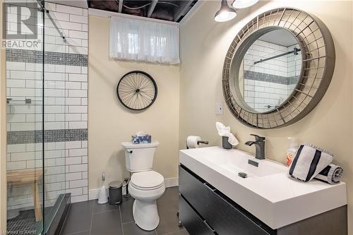 688 Trinity Church Road, Hamilton, ON - Indoor Photo Showing Bathroom