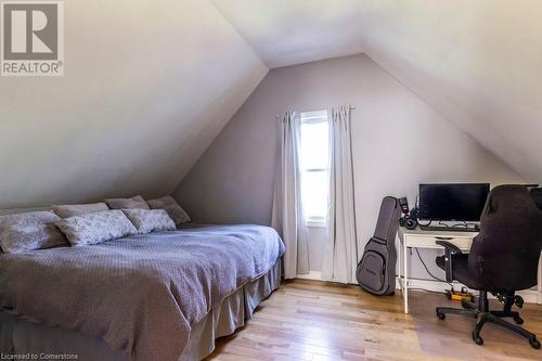 136 East 21St Street, Hamilton, ON - Indoor Photo Showing Bedroom