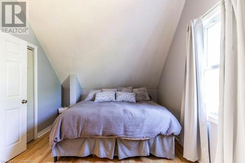 136 East 21St Street, Hamilton, ON - Indoor Photo Showing Bedroom