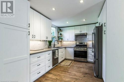 136 East 21St Street, Hamilton, ON - Indoor Photo Showing Kitchen With Upgraded Kitchen