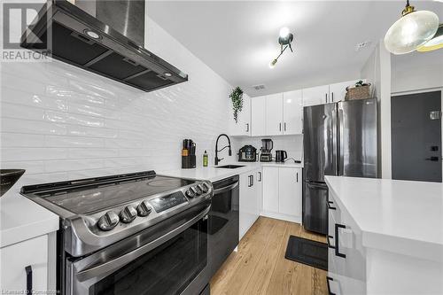 2001 Bonnymede Drive Unit# 88, Mississauga, ON - Indoor Photo Showing Kitchen With Upgraded Kitchen