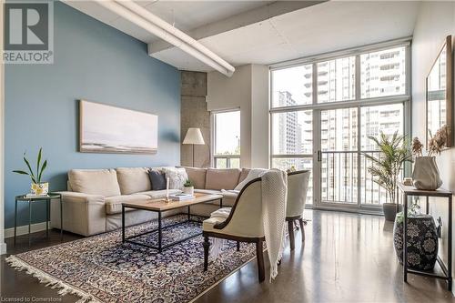 66 Bay Street S Unit# 612, Hamilton, ON - Indoor Photo Showing Living Room