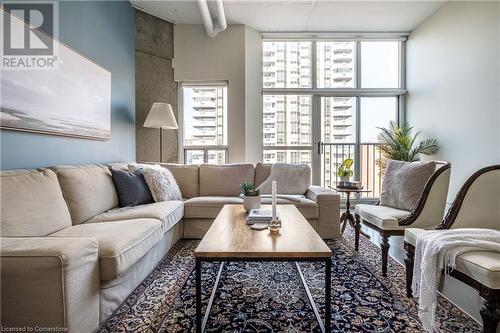 66 Bay Street S Unit# 612, Hamilton, ON - Indoor Photo Showing Living Room