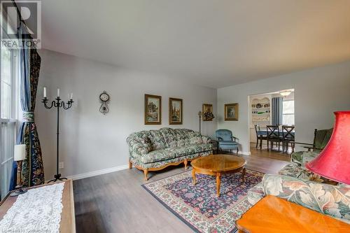 1208 Guildwood Boulevard, London, ON - Indoor Photo Showing Living Room