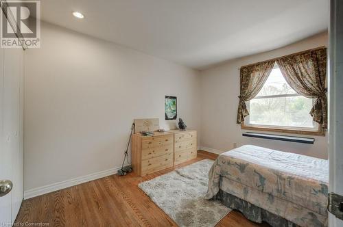 1208 Guildwood Boulevard, London, ON - Indoor Photo Showing Bedroom