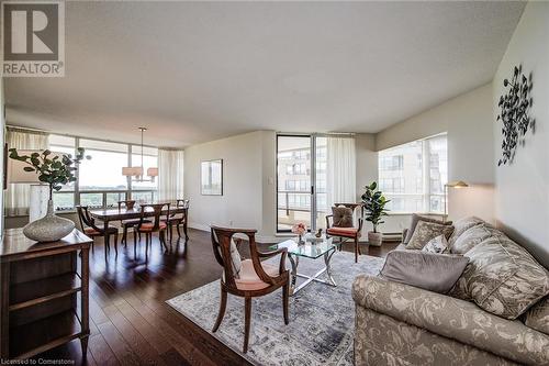 Large Entertaining area - 6 Willow Street Unit# #1505, Waterloo, ON - Indoor Photo Showing Living Room