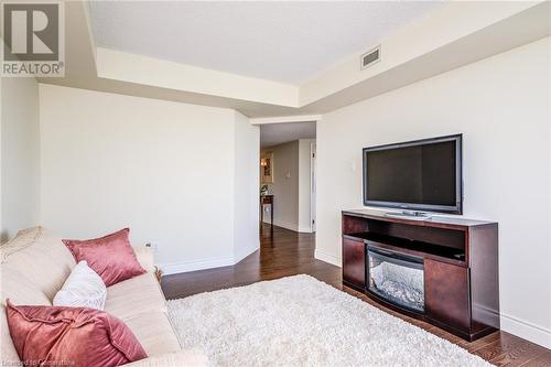 Cozy but spacious DEN - 6 Willow Street Unit# #1505, Waterloo, ON - Indoor Photo Showing Living Room