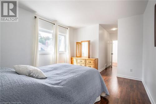 60 Inverness Avenue W, Hamilton, ON - Indoor Photo Showing Bedroom