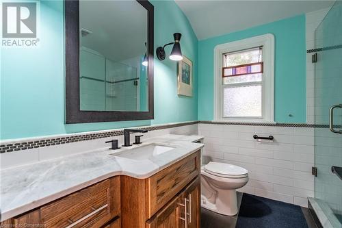 60 Inverness Avenue W, Hamilton, ON - Indoor Photo Showing Bathroom