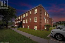 5 APPLEWOOD Avenue Unit# 5  Hamilton, ON L8G 3S4