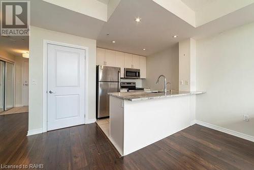 427 Aberdeen Avenue Unit# 104, Hamilton, ON - Indoor Photo Showing Kitchen