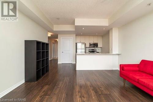 427 Aberdeen Avenue Unit# 104, Hamilton, ON - Indoor Photo Showing Kitchen