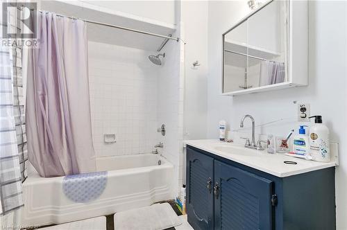 264 Macnab Street S, Hamilton, ON - Indoor Photo Showing Bathroom