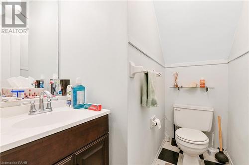 264 Macnab Street S, Hamilton, ON - Indoor Photo Showing Bathroom